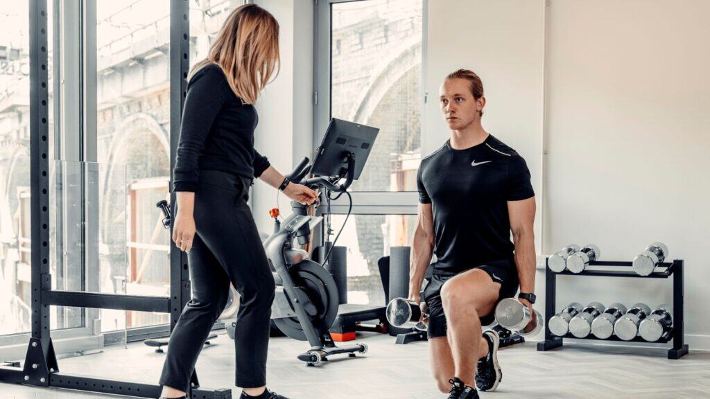 When to See a Physio for Knee Pain in the UK