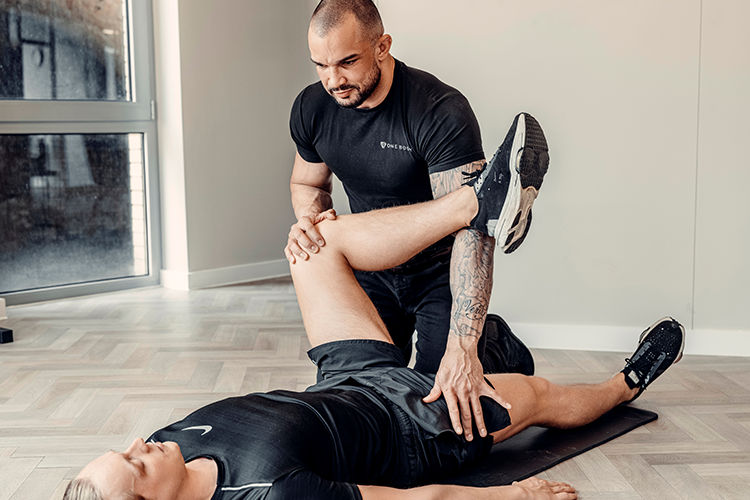 Patient getting physiotherapy to understand tendonitis