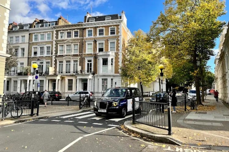 4 Street view outside The Medical Chambers Kensington with London taxi - One Body LDN Street view outside The Medical Chambers Kensington with London taxi