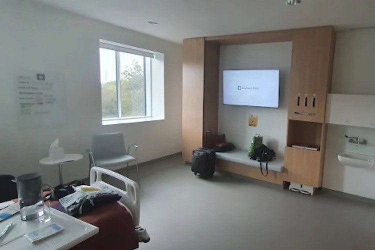 5 Patient recovery room at Cleveland Clinic London - One Body LDN Patient recovery room at Cleveland Clinic London