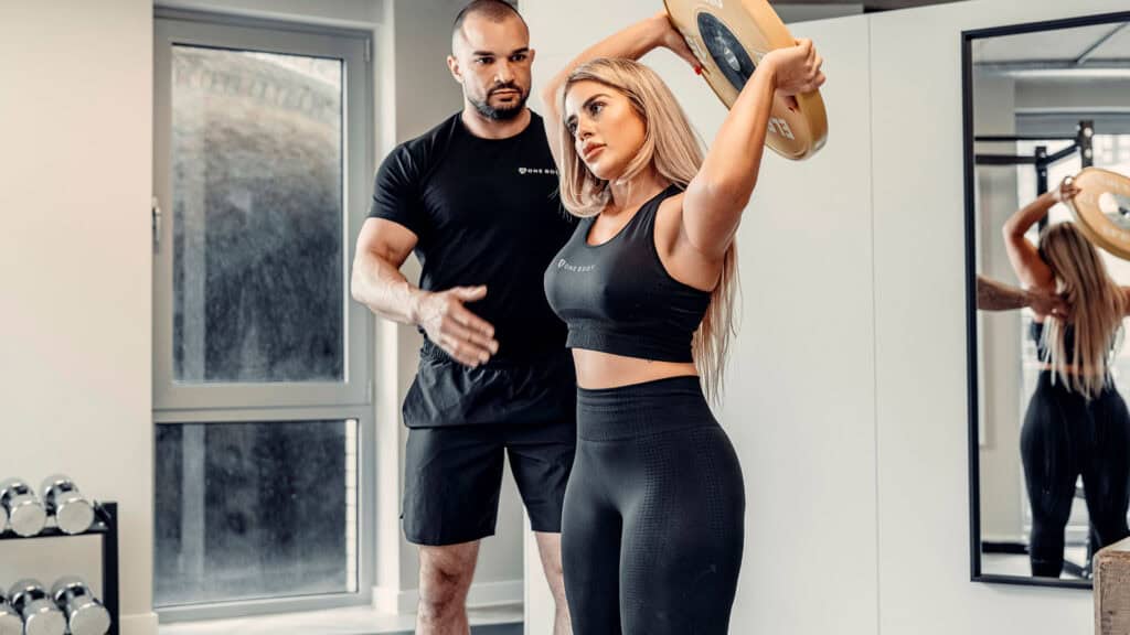 Rehab physiotherapy guidance during weight training exercise